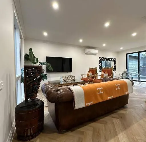 Stunning Townhouse - 10 Min To Cbd