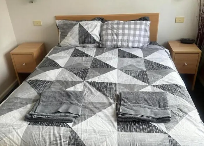 Acland Street Studio Apartment Free Parking