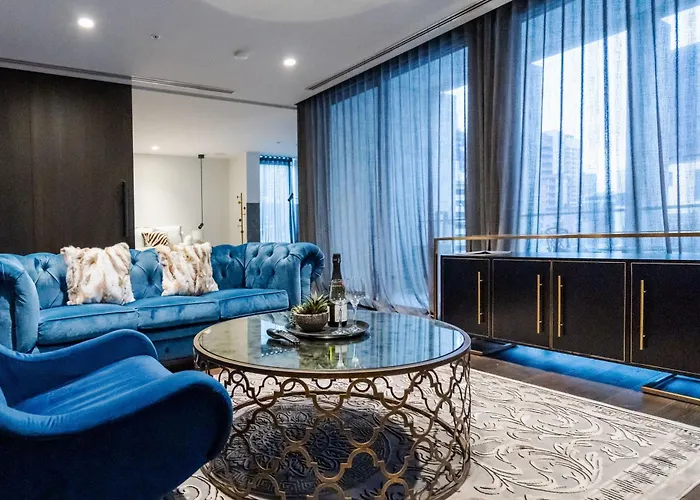 Luxury Melbourne Cbd Apt In Iconic Qt Building