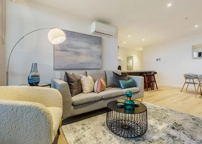 Sophisticated Designer Condo W City & Bay Views