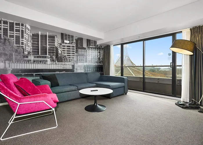Southbank Retreat With Car Park Gym Pool & Hot Tub
