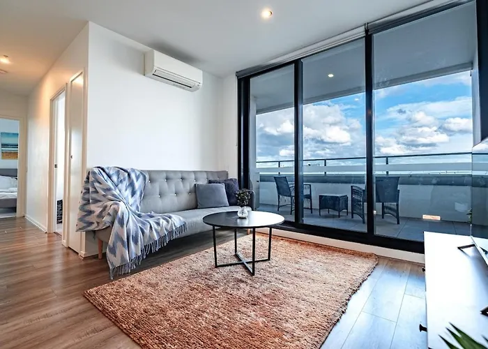 3Br2Ba Apt In Footscarypoolcar Parkwifi