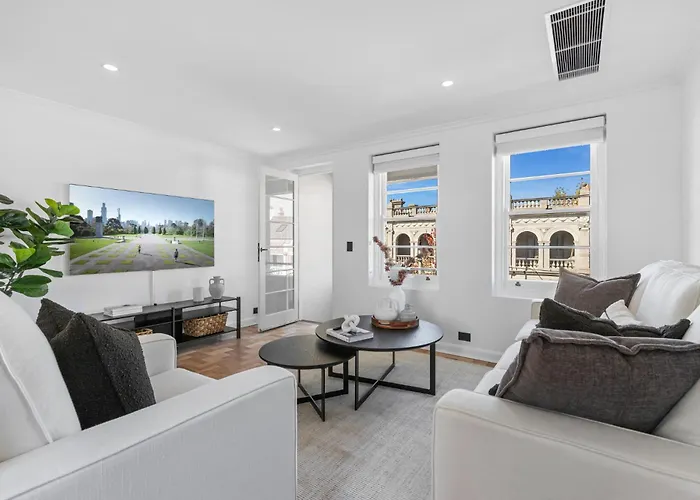 Elegant & Stylish Home By The Botanical Gardens