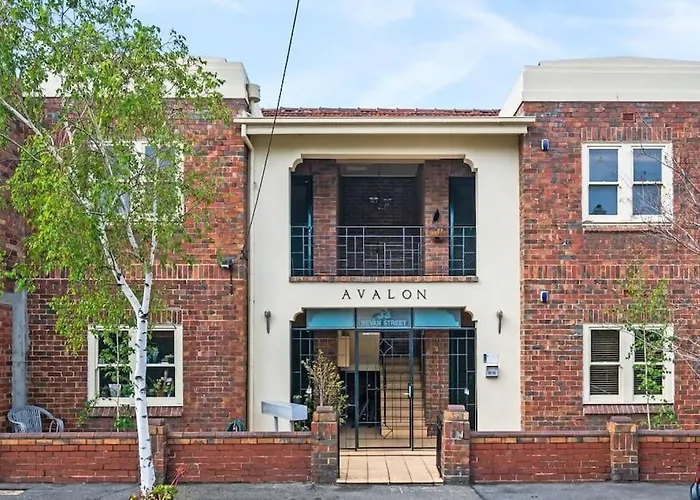 Albert Park Art Deco Gem Sleeps 5 Bevan 4