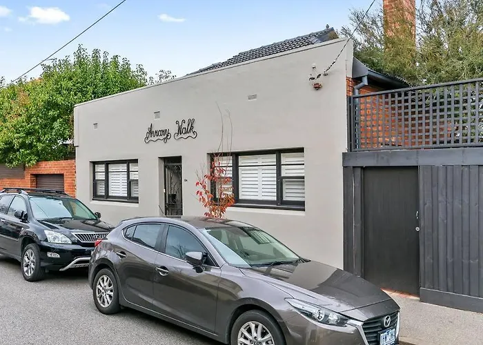 Spacious, Stylish House With Private Courtyard Near Shops, Cafes, Beach And Tram
