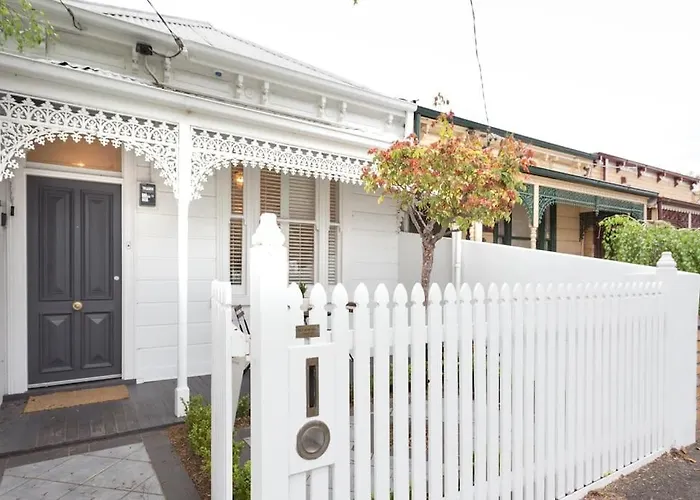 Albert Park Victorian House With Style And Art Gallery