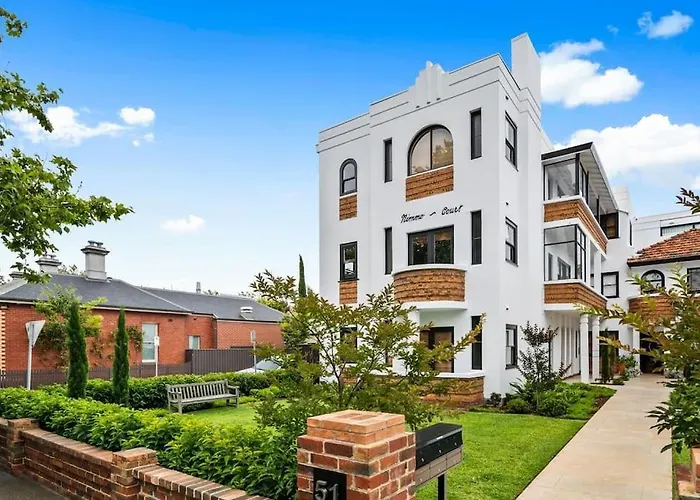 A1 Art Deco 2 Bedroom Apt Sleeps 5 Nimmo1