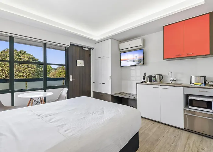 Elegant St Kilda Studio Close To The Beach