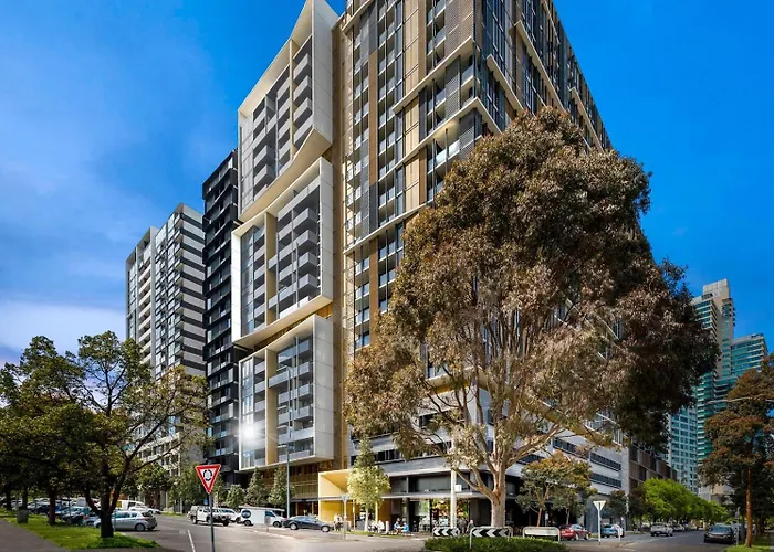 Complete Host Guilfoyle Apartments