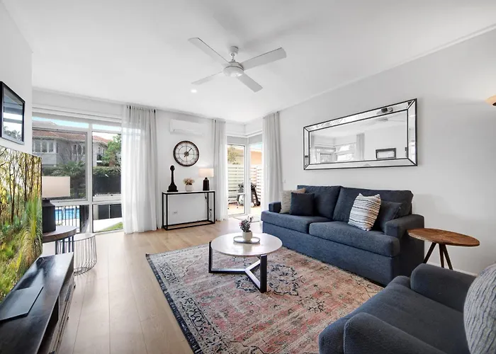 Classy Beachside Unit With Parking And Gym