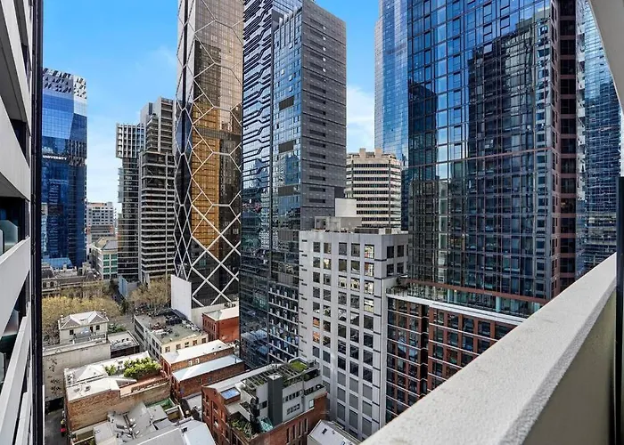 Impeccable Location! In Cbd Next Melb Central 2B2B