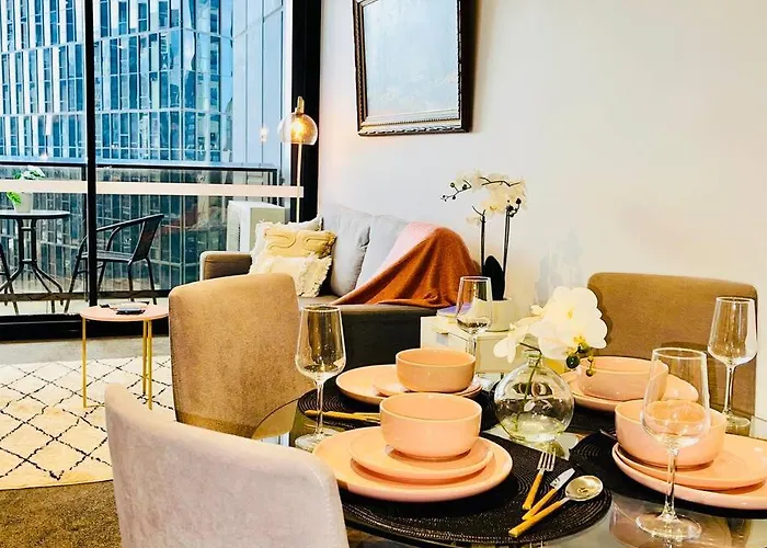 Entire Unit In Front Of Crown With Free Parking & Pool