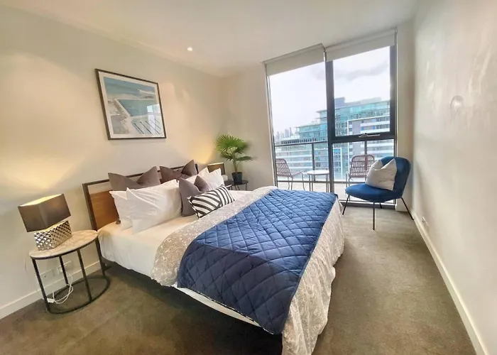 Spacious City Fringe Retreatpool & Free Parking