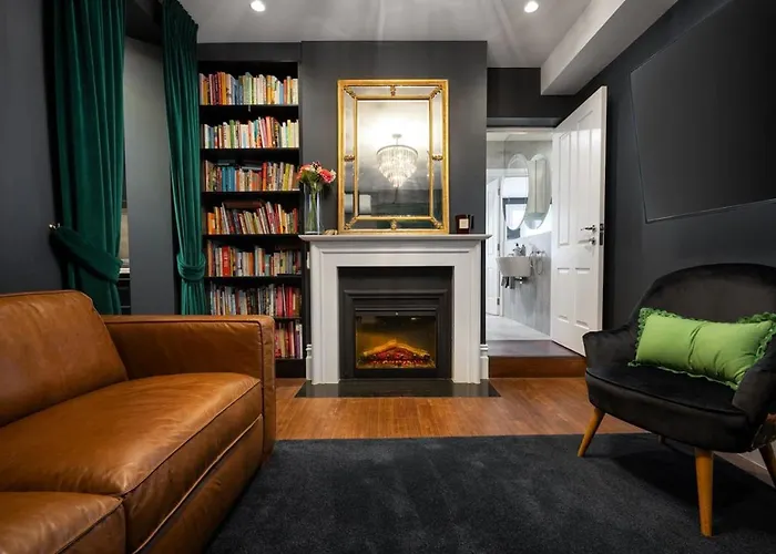 Boutique Hideaway I Melbourne City Fringe