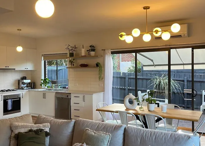 Melbourne Home Close To Airport & Train Station