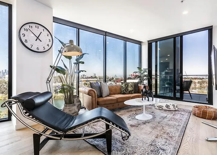 Hip Condo On Maribyrnong River Cityscape Views!