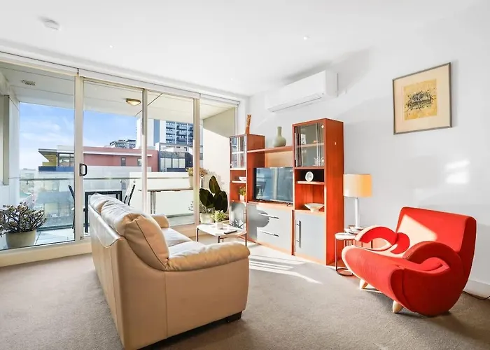 W30 - Sparkling North Melbourne Gem With Parking