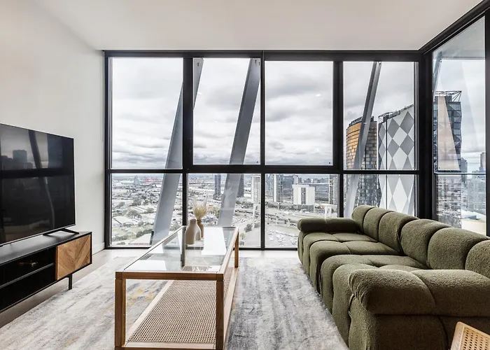 Sunny & Stylish Apt W Stunning City Views & 65 Inches Tv