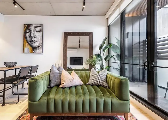 Industrialstyle Pad In Cool Grungy Neighborhood