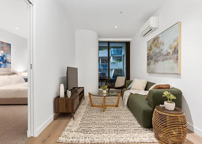 Stylish & Modern Apt In West Side Place W Balcony