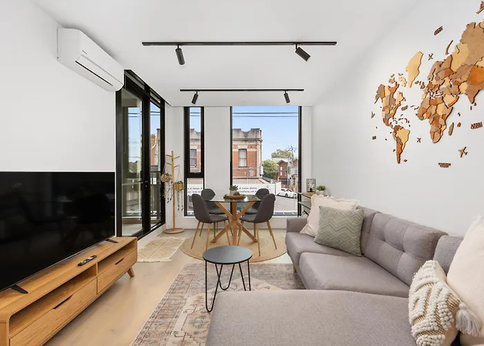 Bright And Modern 1Br Apt With Balcony And Car Park