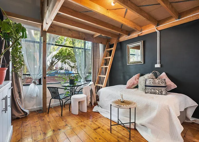 Carlton- Loft Studios To 2Bedroom Lofts-2-4Pax 12Mins City