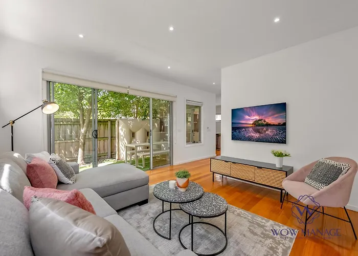 Relaxing Getaway Oasis With Patio In Charming Kew