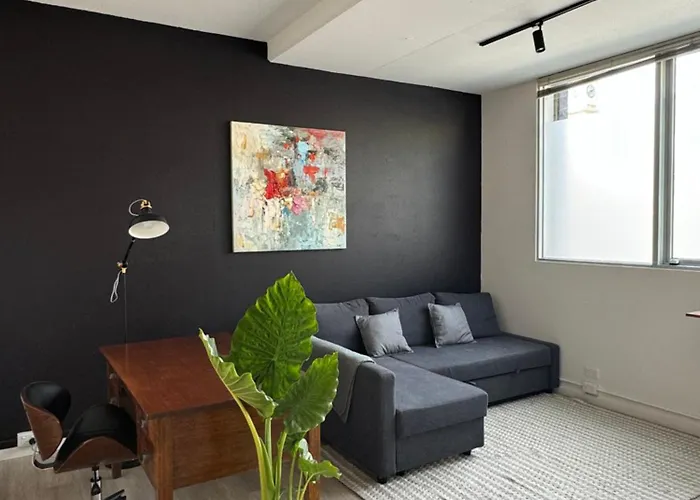 Modern Apartment In Prahran