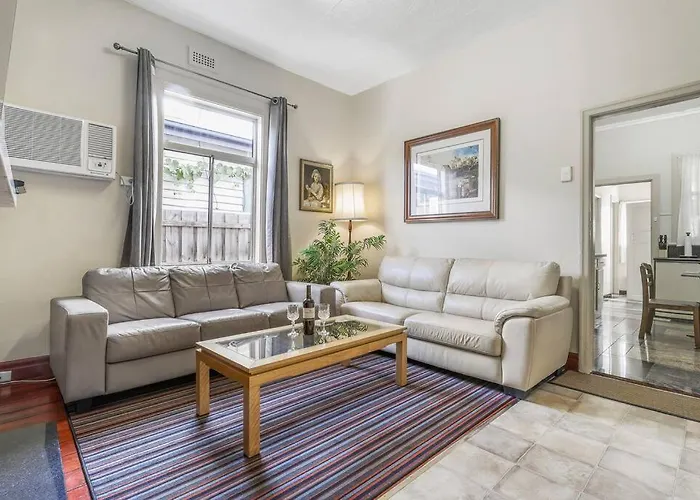 Spacious Urban Delight In Coburg