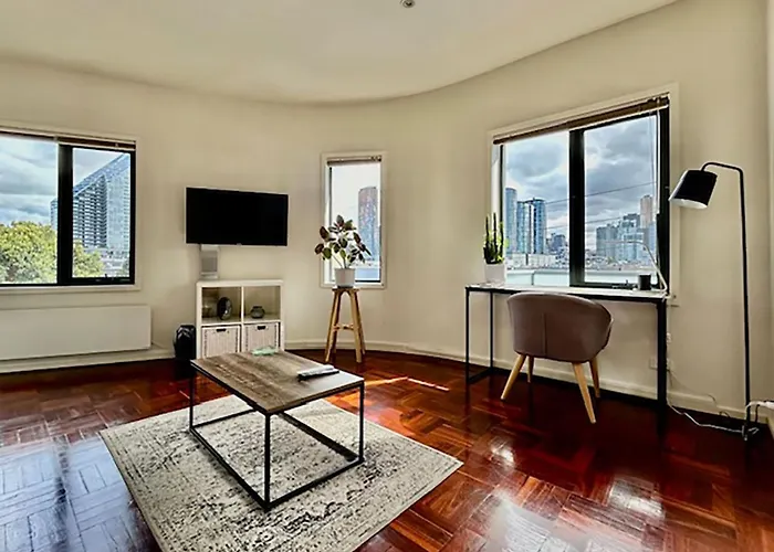 Superb City Views - Apartment, Work Or Just Relax!