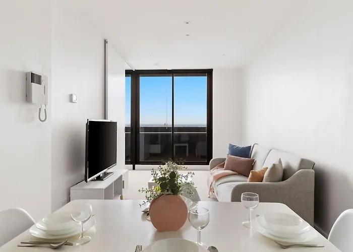 A Cozy 2Br Apt With Free Wifi In Prime Melbourne