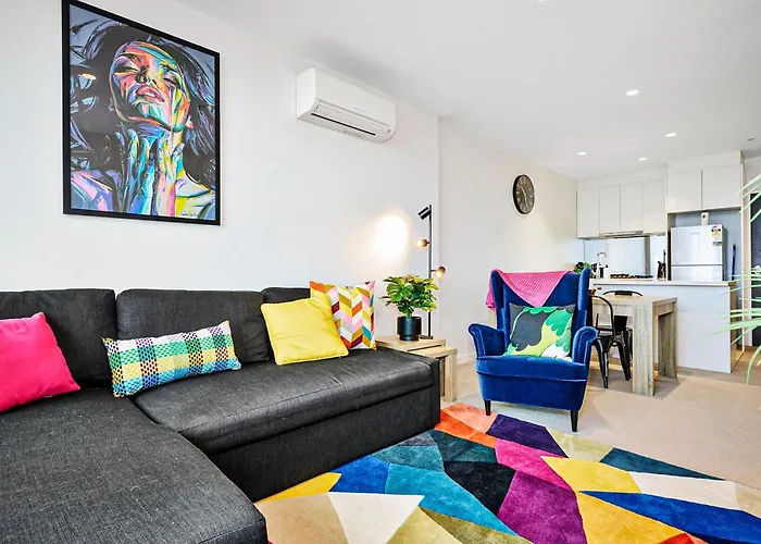 Sunny Southbank Retreat: 2-Bed Haven With City Views