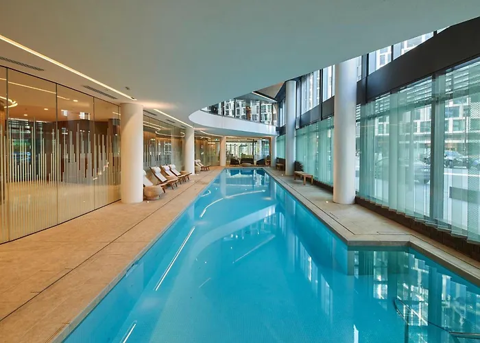 High-Rise On Collins With Free Parking, Pool, Gym