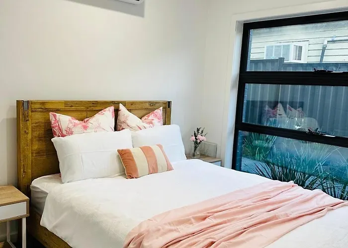 Long-Term Stays-2Br Townhouse On Bell Street, Preston, Central & Near Tram, Pets Welcome