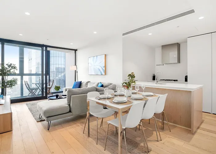 Sky High 3-Bedroom Central Apartment With City Views And Parking