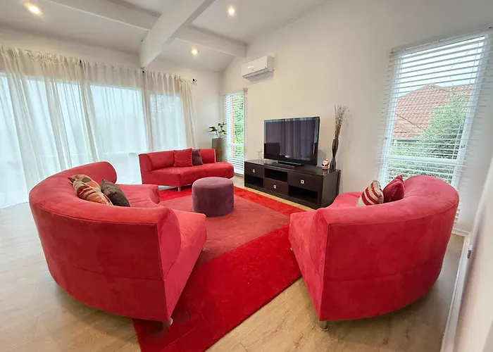 Sanrio Dream Villa Family Retreat With Views