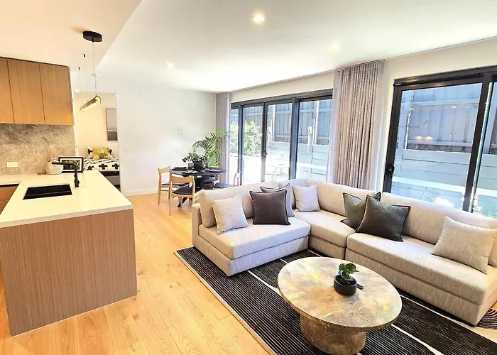 Your 2 Bed Hampton Haven With Parking