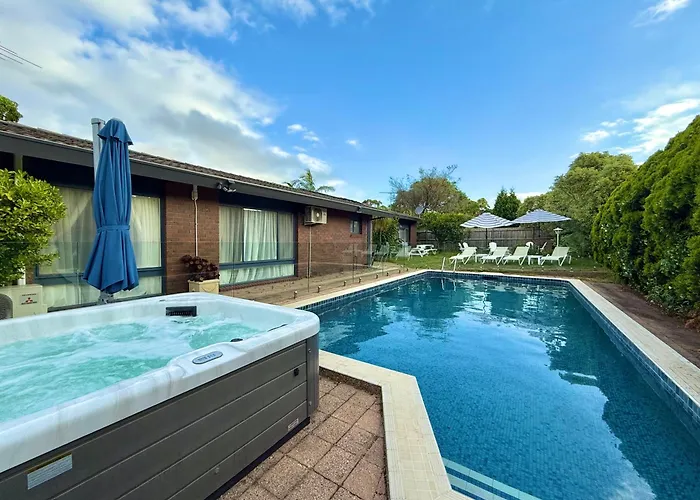 Luxury Family Poolside Villa Brighton Beach