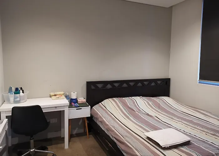 Room With King-Size Bed Close To Melbourne Cbd & Southern Cross Station
