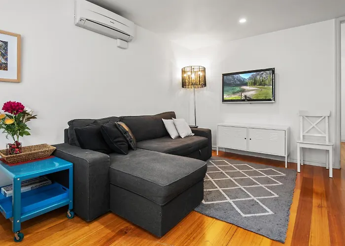 Convenient Apartment In Heart Of Carlton