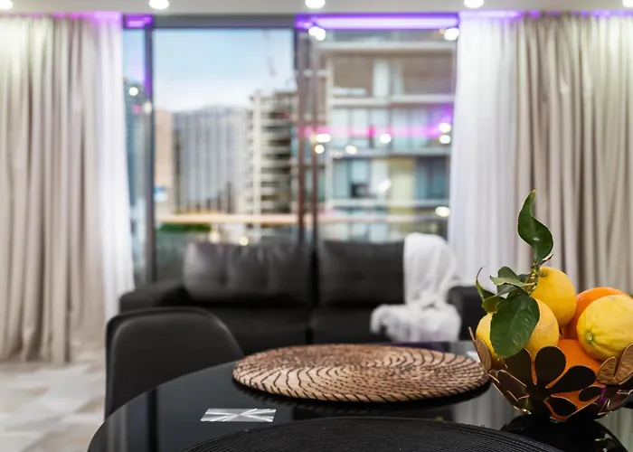 Central Luxury 3Br Apartment For Up To 8 Guests