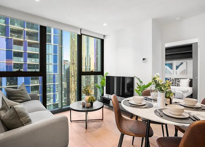 Stunning 2Br Apartment In Melb Cbd With Pool And Gym