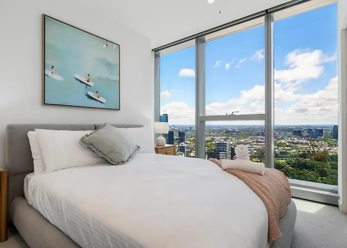 City Center 2Br With Stunning Views, Pool And Gym!
