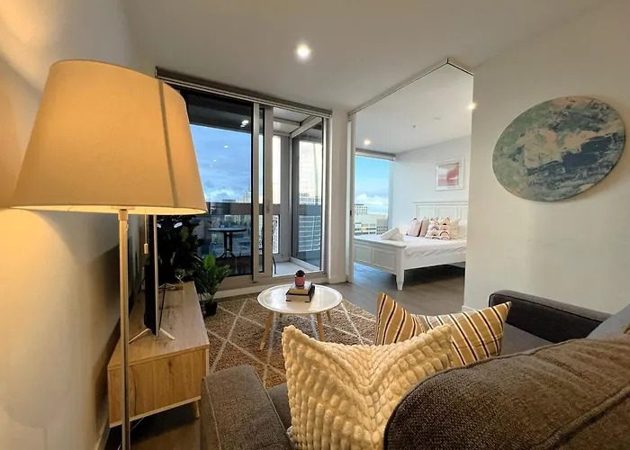 2 Bedroom 1 Bath, Free Parking, Southern Cross, Lvl 42