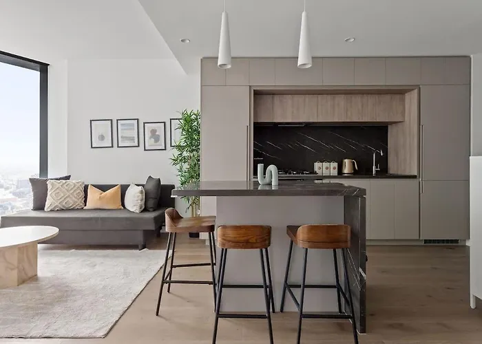 Luxury 2Br Apt Opposite Southern Cross