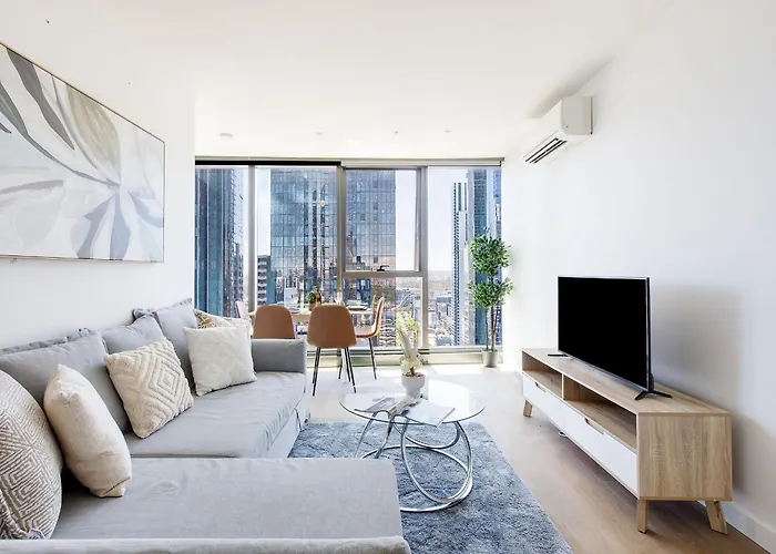 Stunning Top Floor City Views 2Br Gem, Central Cbd