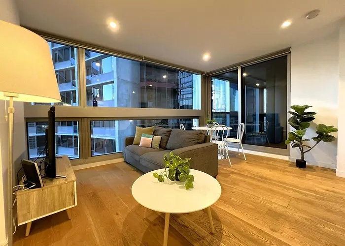 1 Bedroom 1 Bath, Southern Cross, Balcony