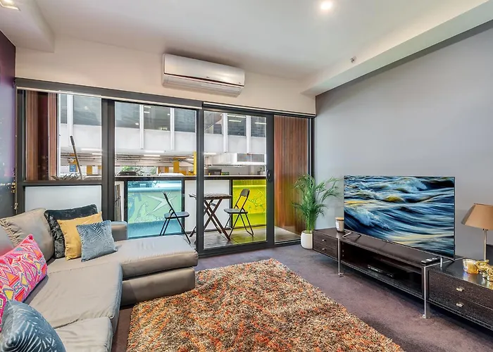 Stylish 2-Bed Apartment In Central Melbourne