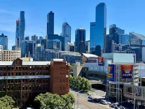 Amazing Views - 3 Bedrooms, Carpark, Gym & Pool