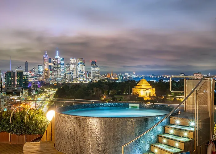 Relaxing Retreat At Albert Park With Free Parking